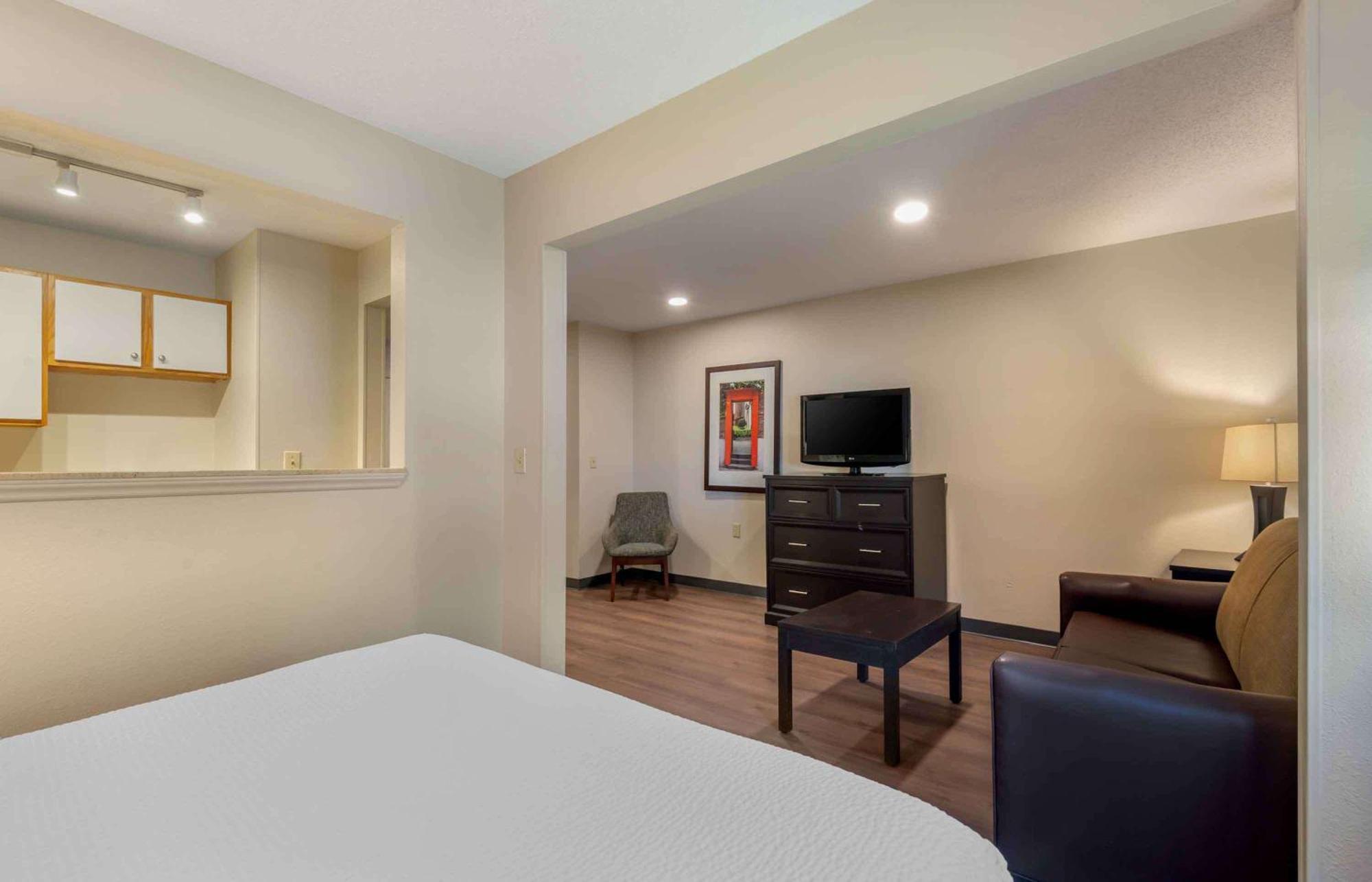 Extended Stay America Select Suites - Charlotte - Tyvola Rd - Executive Park Eksteriør billede
