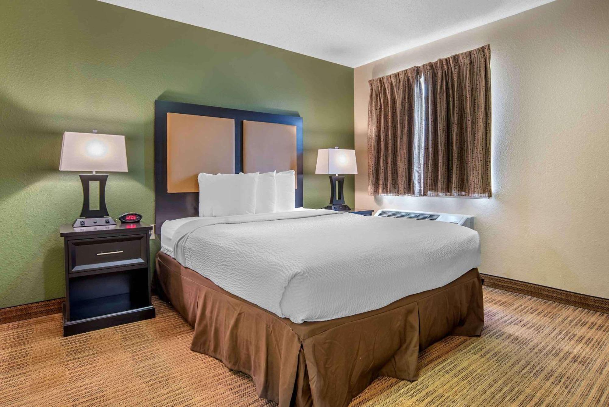 Extended Stay America Select Suites - Charlotte - Tyvola Rd - Executive Park Eksteriør billede